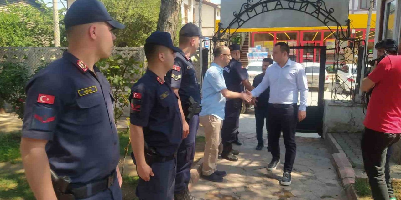 Taraklı ilçe protokolü görev başındaki personelin bayramını kutladı