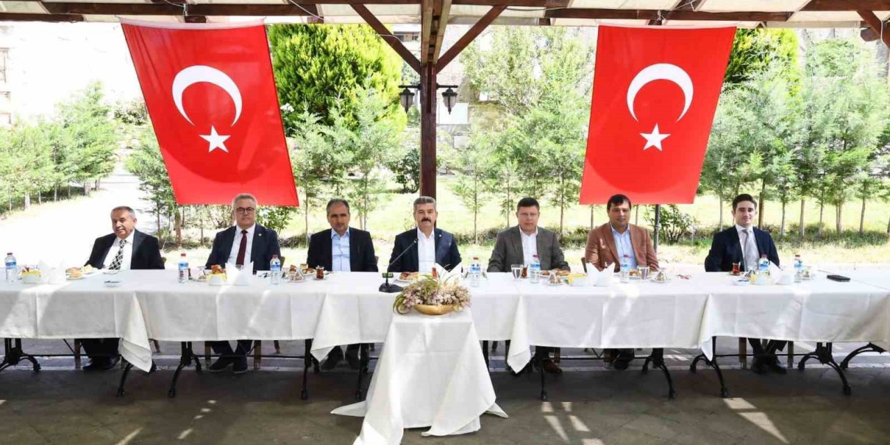 Uşak protokolü bayramlaşma töreninde buluştu