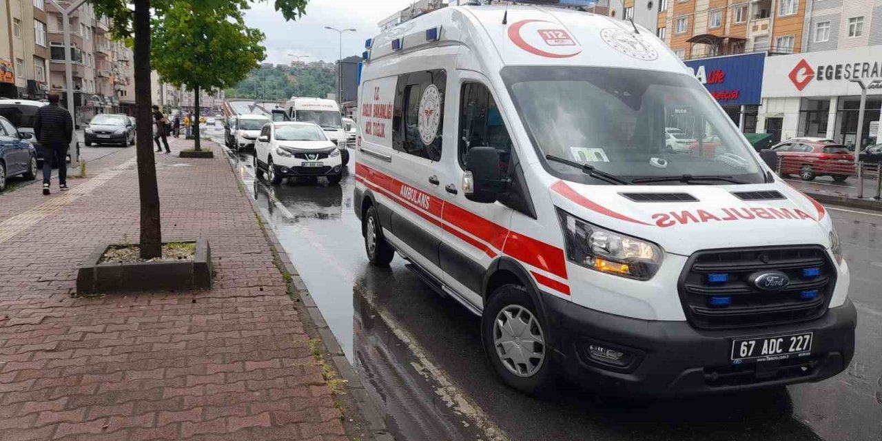 Otomobilin çarptığı yaya yaralandı