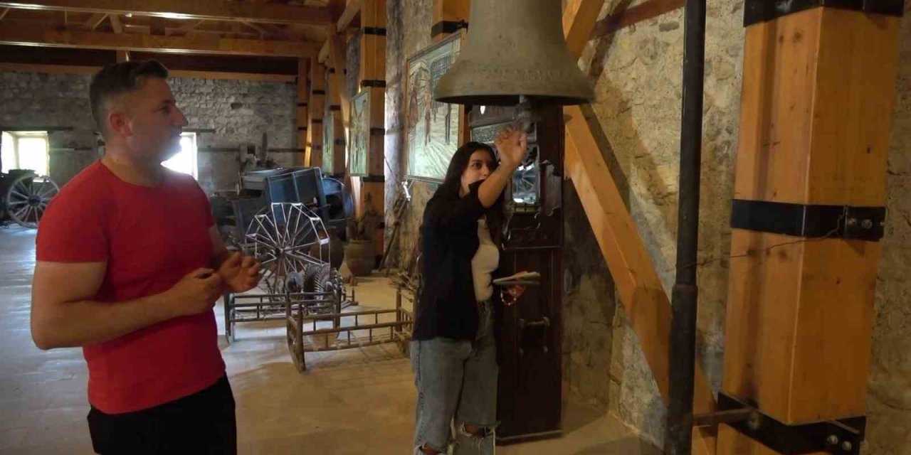 Zile kent müzesinde bulunan 121 yıllık çan dikkat çekiyor