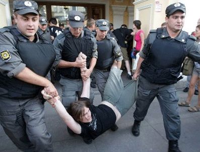 Rusya'da büyük gözaltı