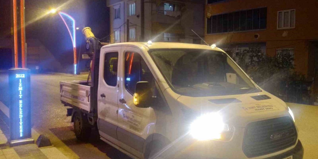 İzmit’te sokaklar ilaçlanıyor