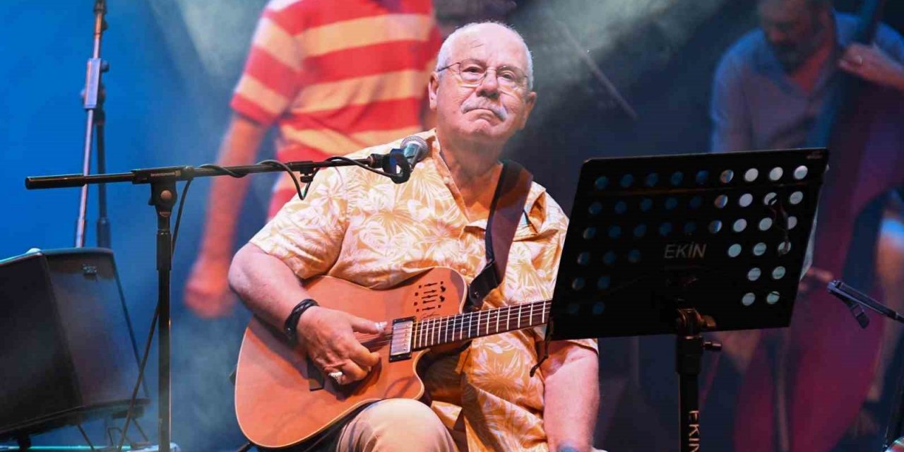 Ortaçgil’in 50’inci sanat yılına büyük ilgi