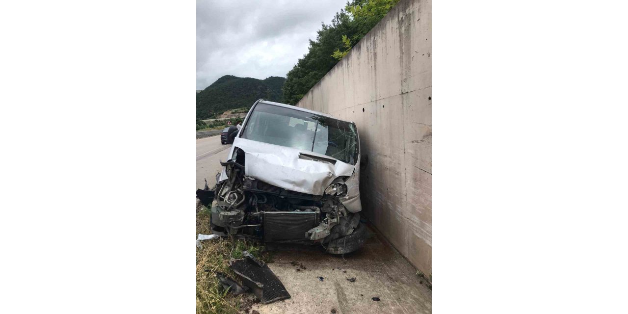 Zincirleme kaza da polis memuru yaralandı