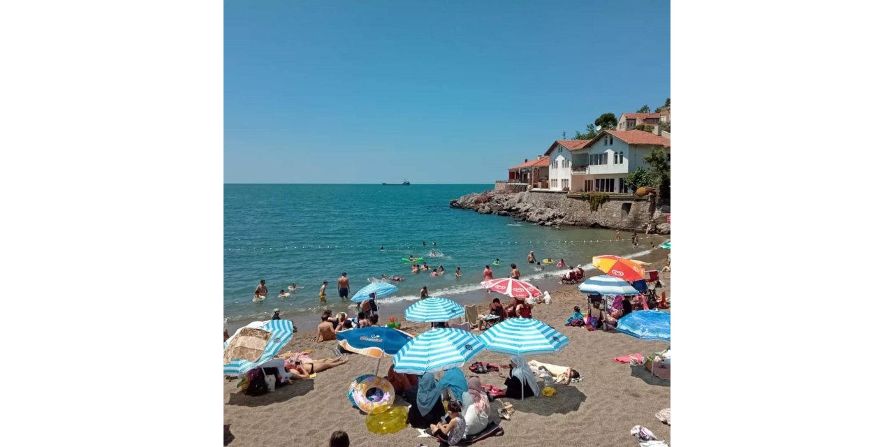 Bayramı denize girerek geçirdiler