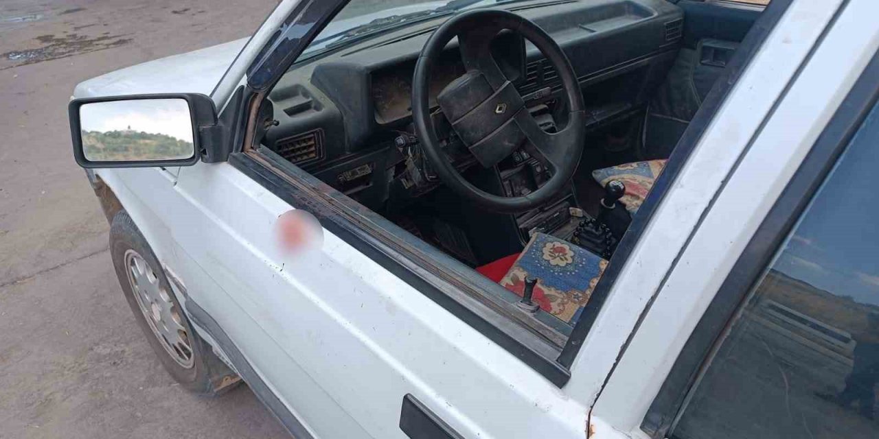 Yakıt aldıkları esnada bıçaklı saldırıya uğradılar: 2 yaralı