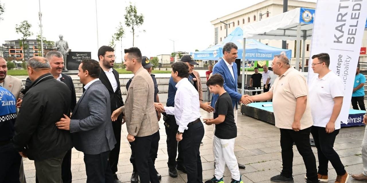 Kartepeliler Kent Meydanı’nda bayramlaştı