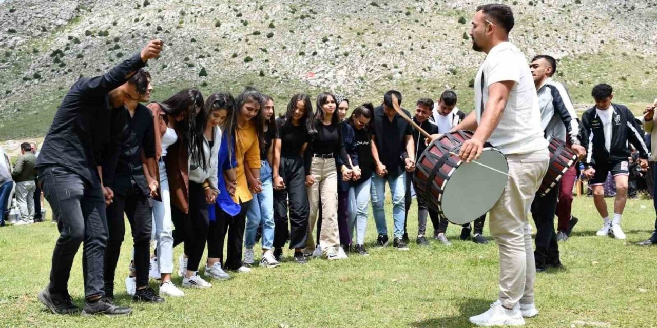 Arslantaş Mahallesi’nde Görkemli Bayramlaşma