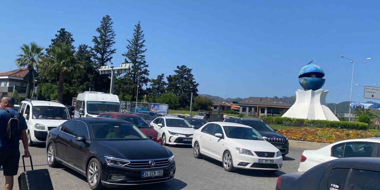 Marmaris’e gelen tatilcilerin dönüş yolculuğu başladı