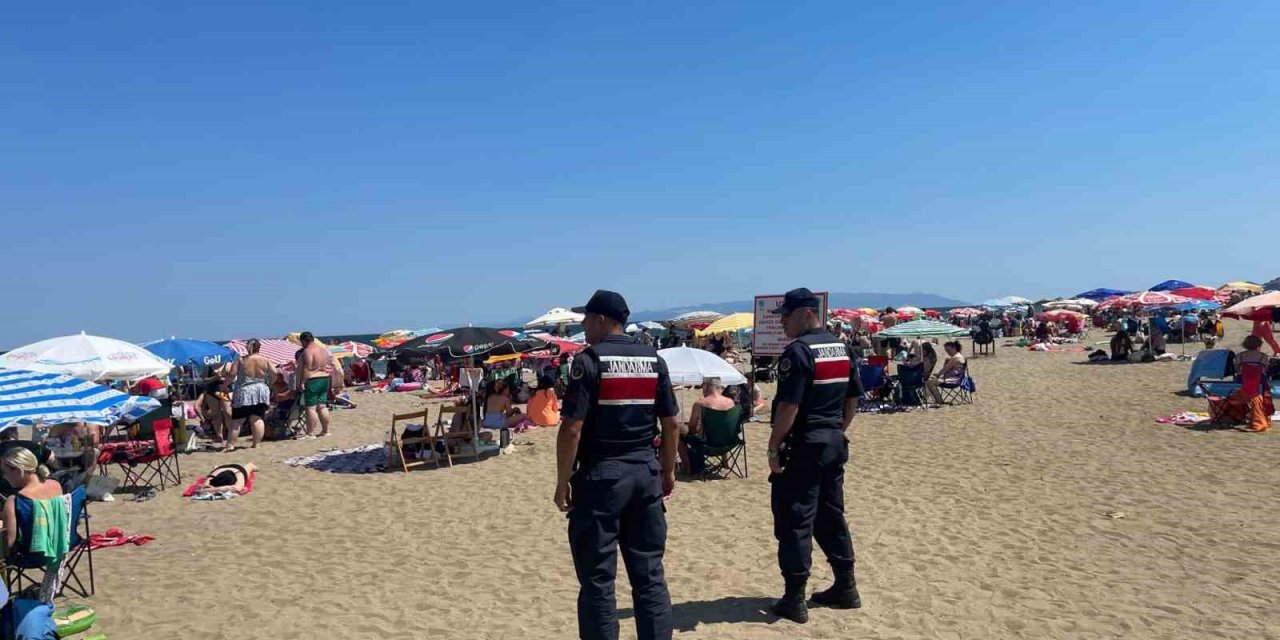 Jandarma’dan gece gündüz devriyesi: Plajları hem havadan hem karadan denetliyorlar