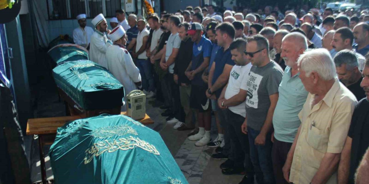 İzmir’deki feci kazada hayatını kaybedenler toprağa verildi