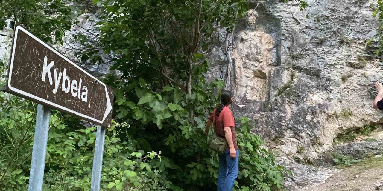 2 bin yıllık Kibele kabartmasını görmeye gelenler hüsranla karşılaşıyor