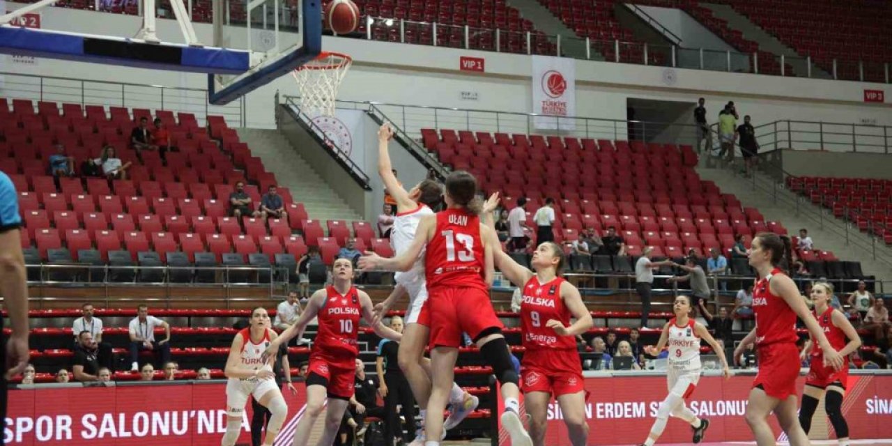 18 Yaş Altı Kız Basketbol Milli Takımı, Avrupa Şampiyonası’na Konya'da galibiyetle başladı