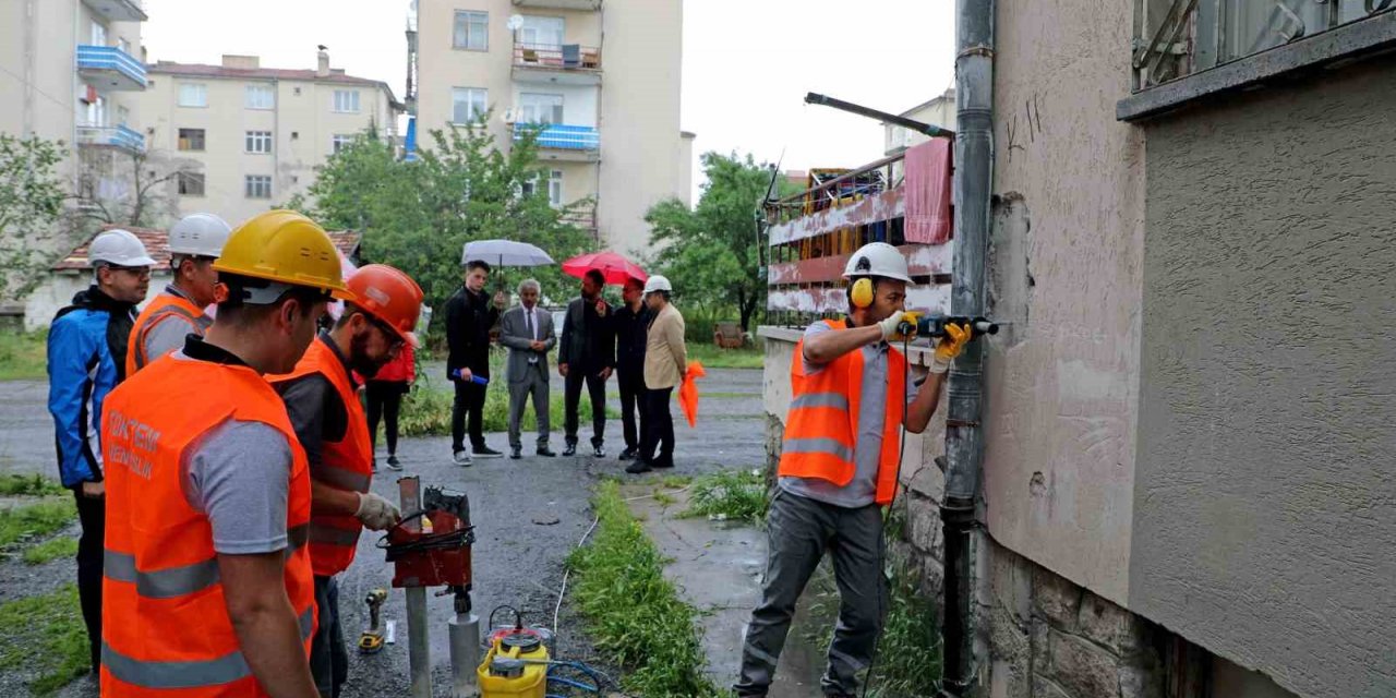 Talas’ta Karot Alınıyor, Riskli Yapılar Tespit Ediliyor