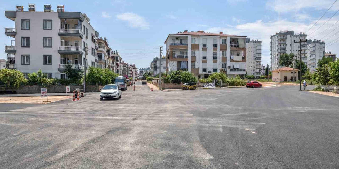 Kepez Belediyesi asfaltı bozulan yolları yeniledi