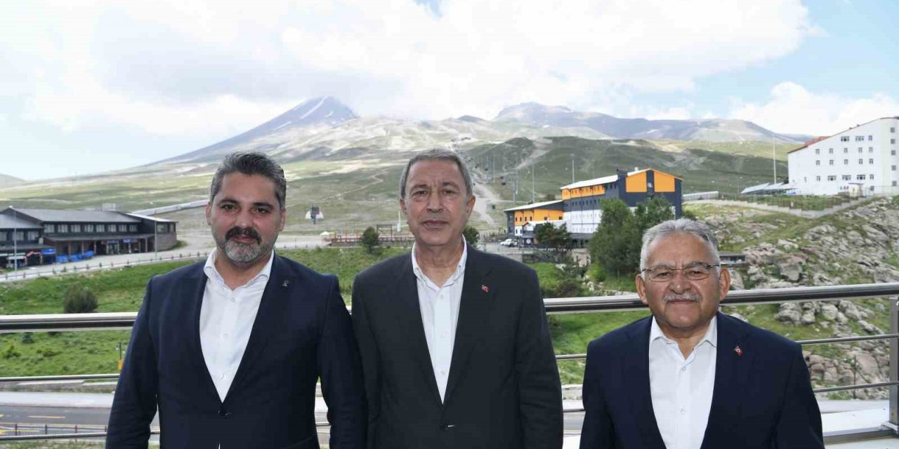 Akar ile Büyükkılıç, Erciyes Yüksek İrtifa Kamp Merkezi’nde incelemelerde bulundu