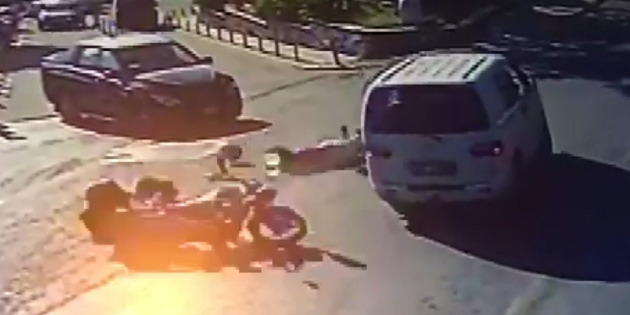 Motosiklet ile minibüsün karıştığı 1 ölümlü kaza güvenlik kamerasında