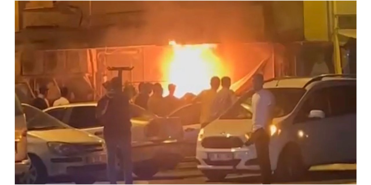 Alevler markete sıçramadan söndürüldü