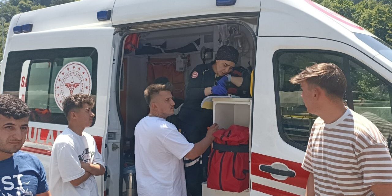 Bayram dönüş trafiğinde 7 araç birbirine girdi