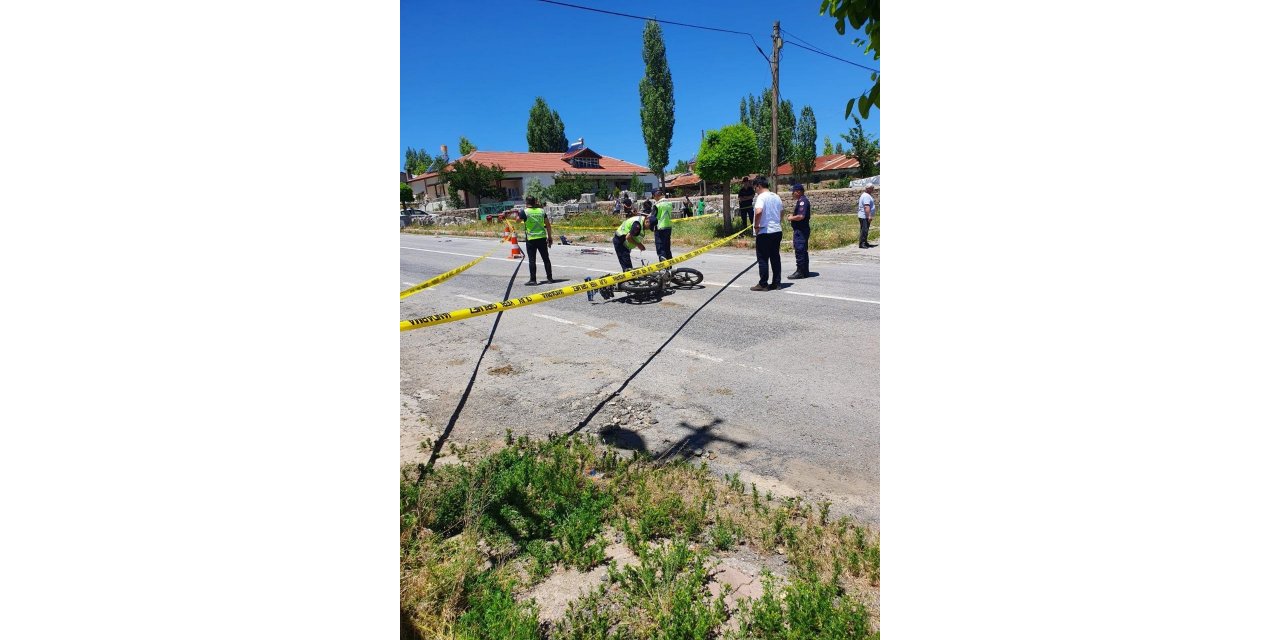 Motosiklet ile pikap çarpıştı: 2 ölü