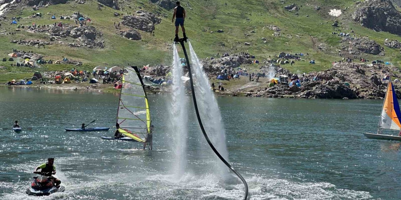 Yüksekova’da ’5. Cilo Fest’ 2. gününde de vatandaşların akınına uğruyor