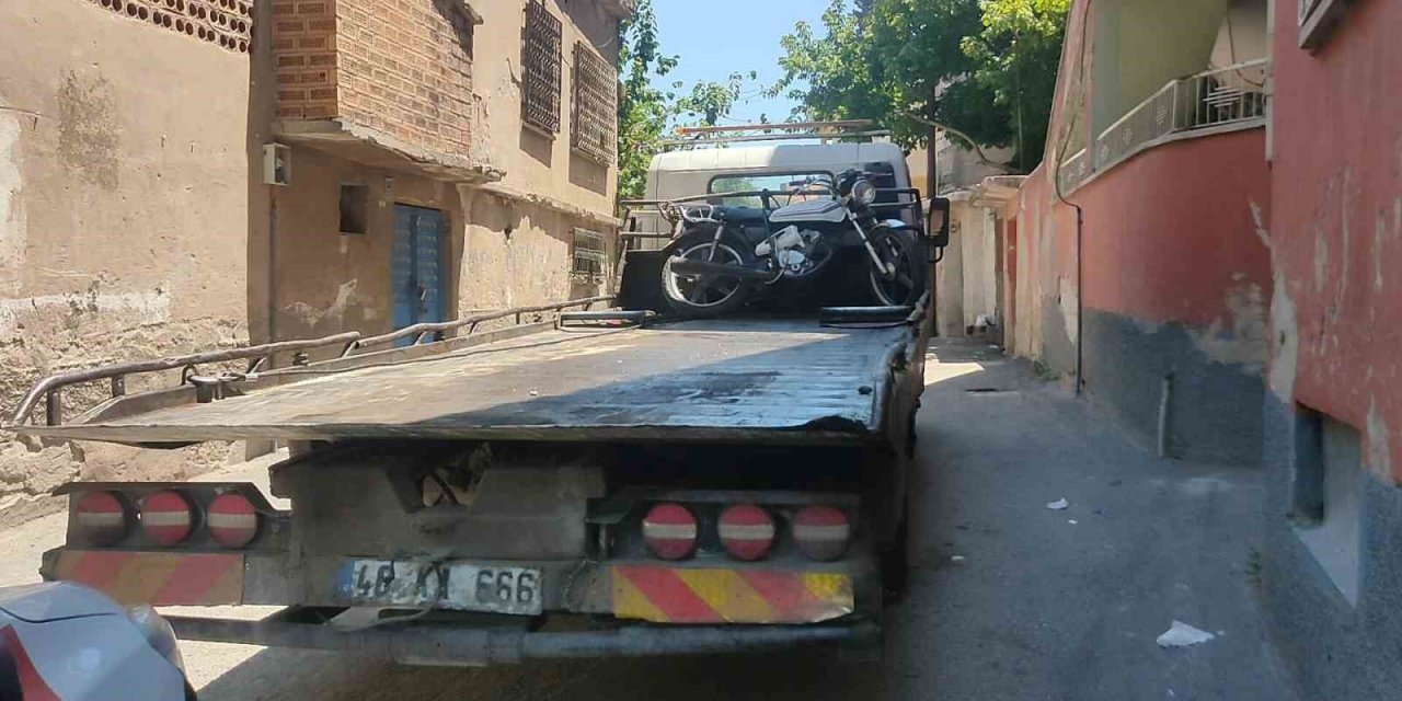 Motosikleti çalıp kaçmak isteyen iki şüpheliden biri yakalandı