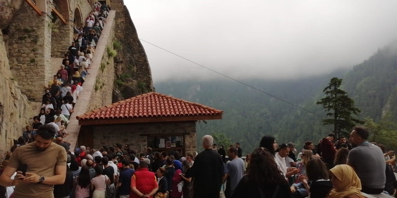 Sümela Manastırı’nı Kurban Bayramı tatilinde 20 bine yakın turist ziyaret etti