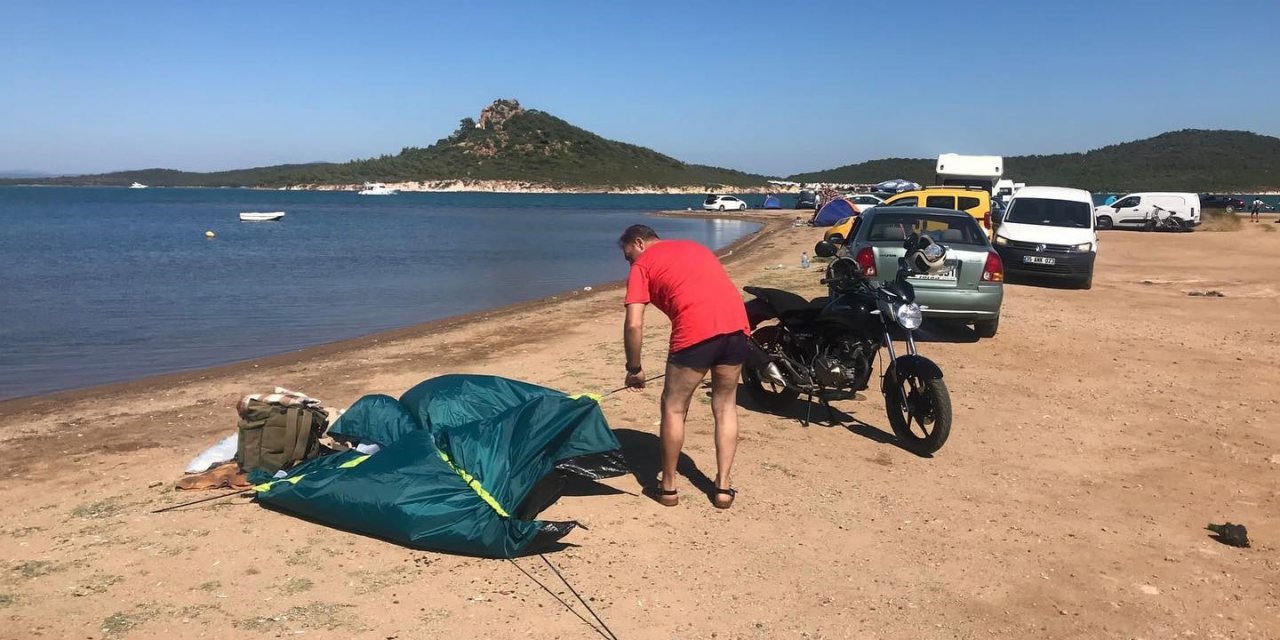 Ayvalık’ta kamp alanların dışındaki çadır ve karavanlar zabıta tarafından kaldırıldı
