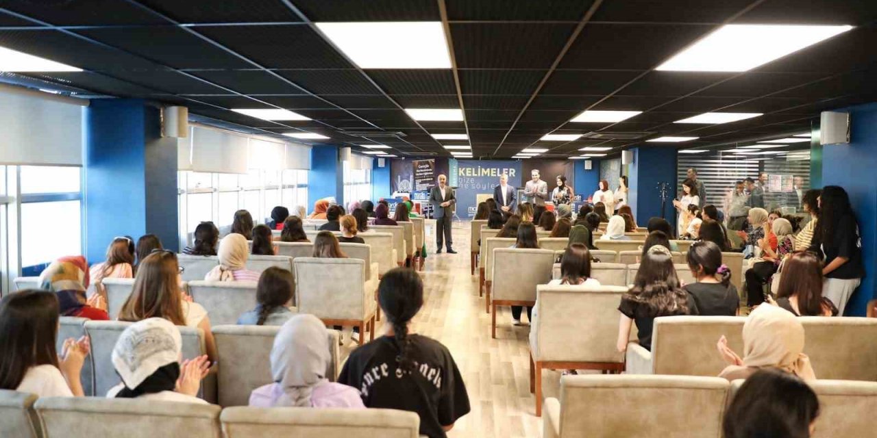 Mardin Valisi Demirtaş, Samsun gezisine katılan gençleri uğurladı