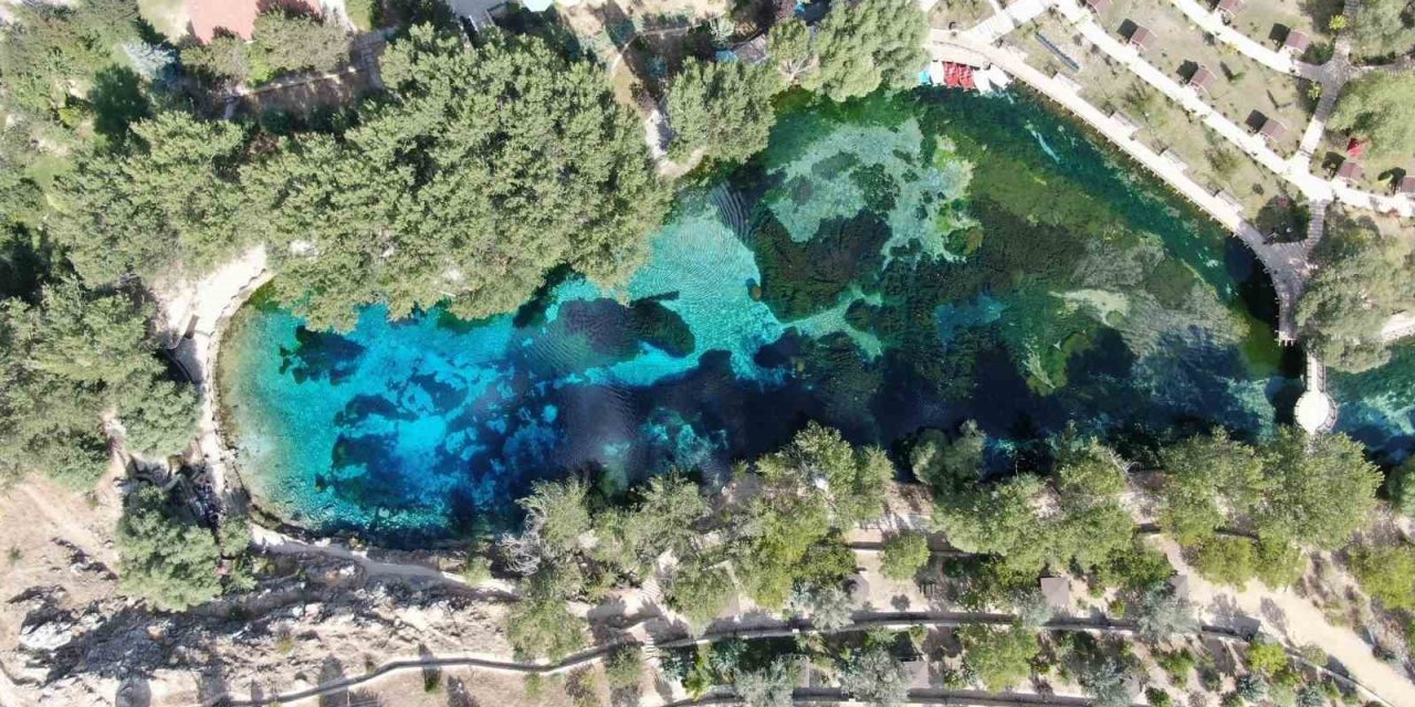 Dünyanın en berrak sularından birine sahip, yerli turistlerin ilgi odağı oldu