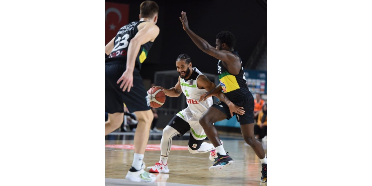 Yıldız basketbolcu bir sezon daha Manisa BBSK’da