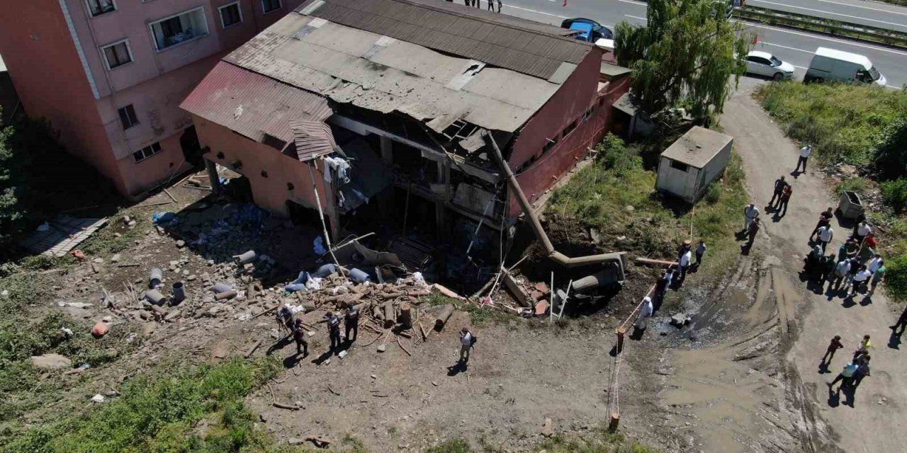 Trabzon’da buhar kazanı patlaması sonrası harabeye dönen iş yeri havadan görüntülendi