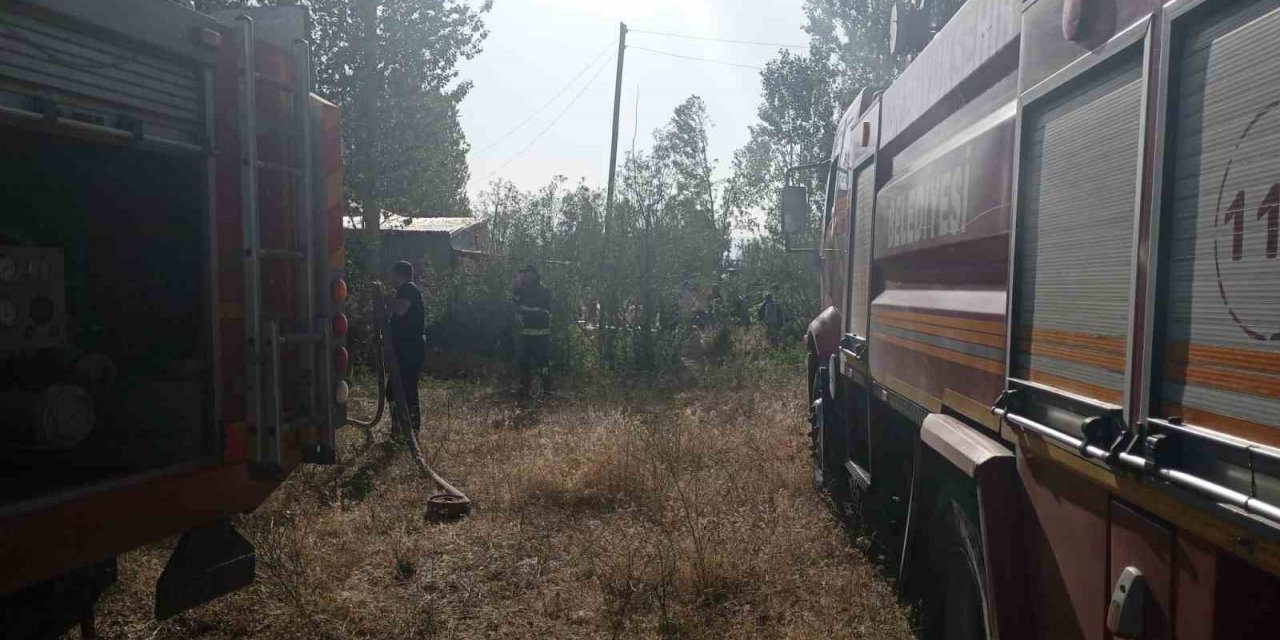 Edremit’te samanlık yangını