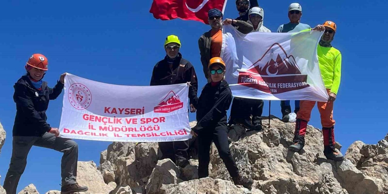 Kayserili Dağcılar bu kez Munzur Dağı’na tırmandı