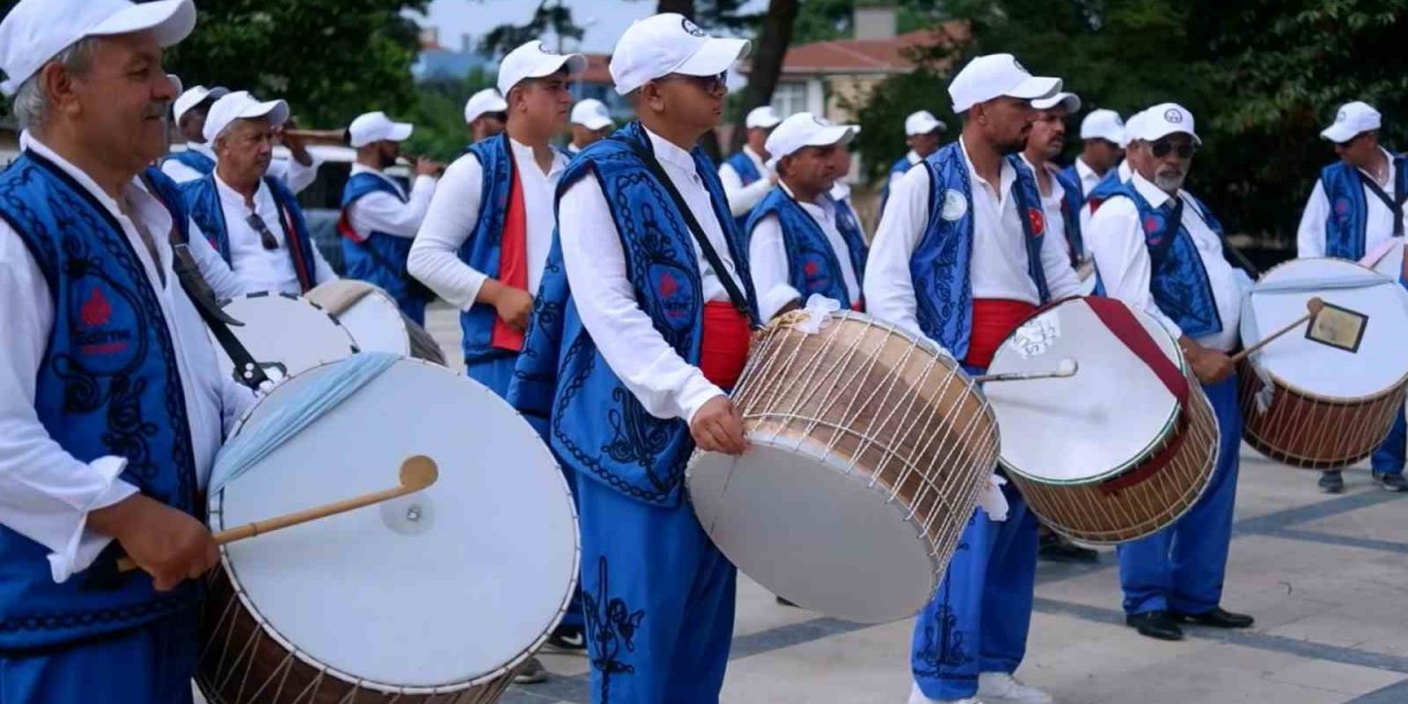 Geleneksel kıyafetler giyildi, Kırkpınar’a davullu zurnalı davet başladı