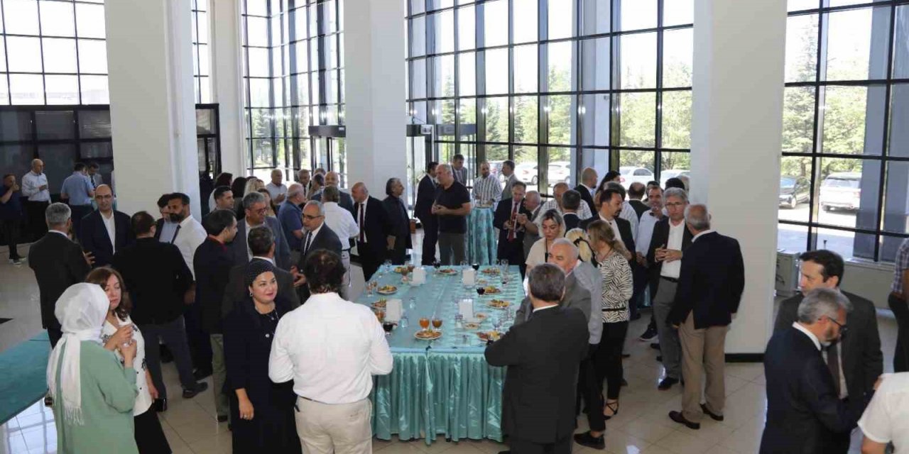 ERÜ’de bayramlaşma töreni düzenlendi