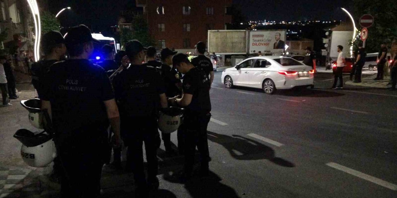 İlçede çıkan kavga büyüdü, olaylara çevik kuvvet müdahale etti