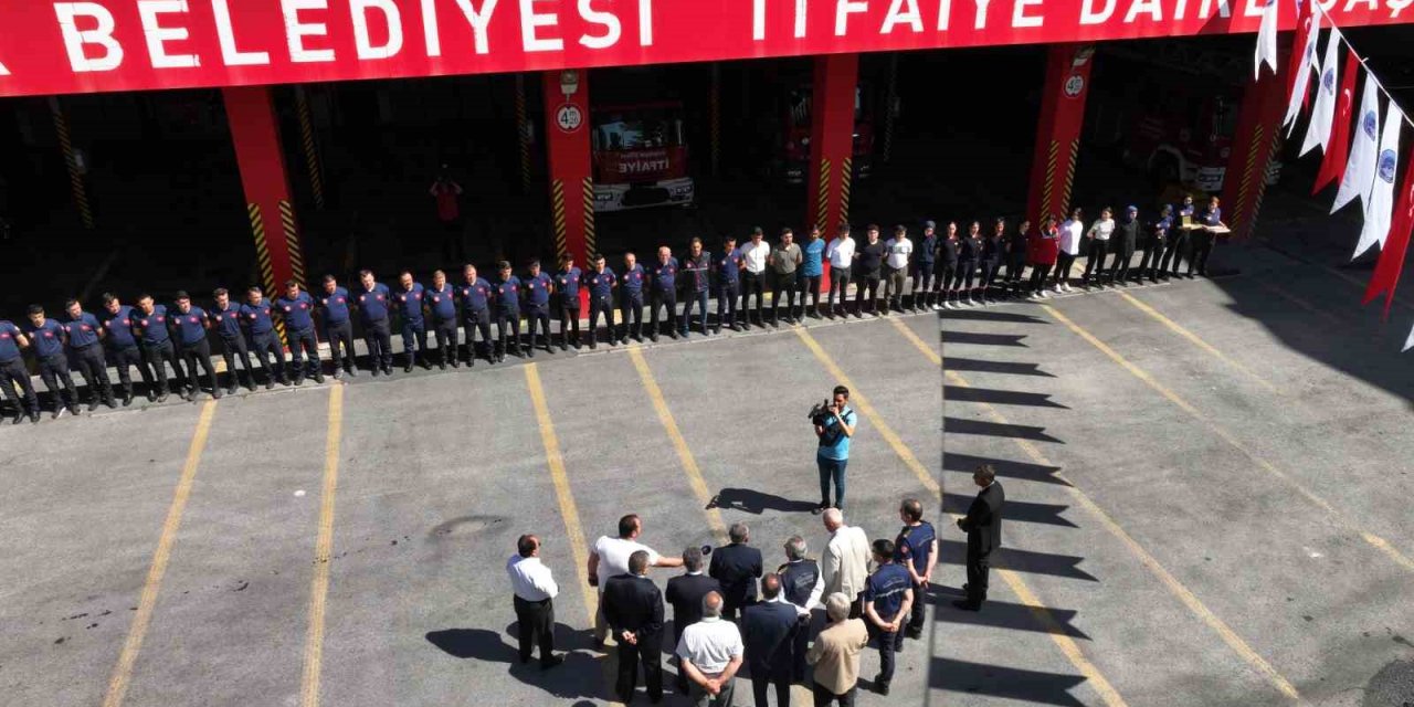 Başkan Büyükkılıç, belediye personeliyle bayramlaştı