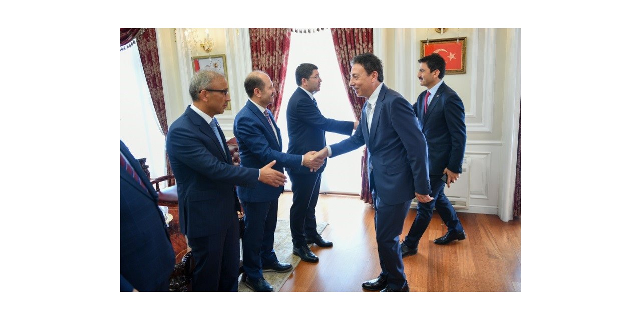 Adalet Bakanı Tunç, Bakanlık personeliyle bayramlaştı