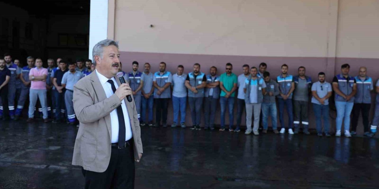 Başkan Palancıoğlu Belediye Çalışanlarıyla Bayramlaştı