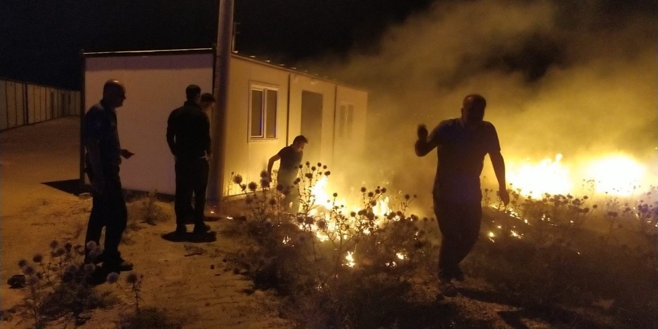 Anız yangını konteynerlere sıçramadan söndürüldü