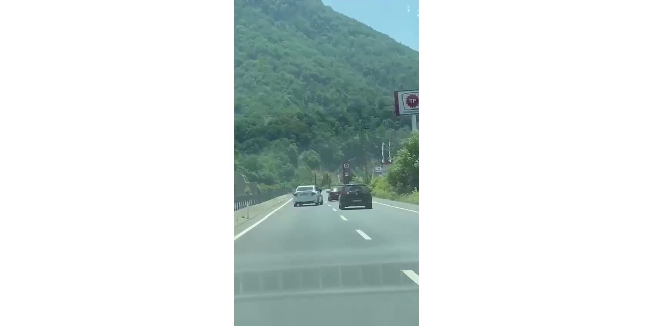 Trafiği tehlikeye atan sürücüye 4 bin 64 lira ceza: O anlar kamerada