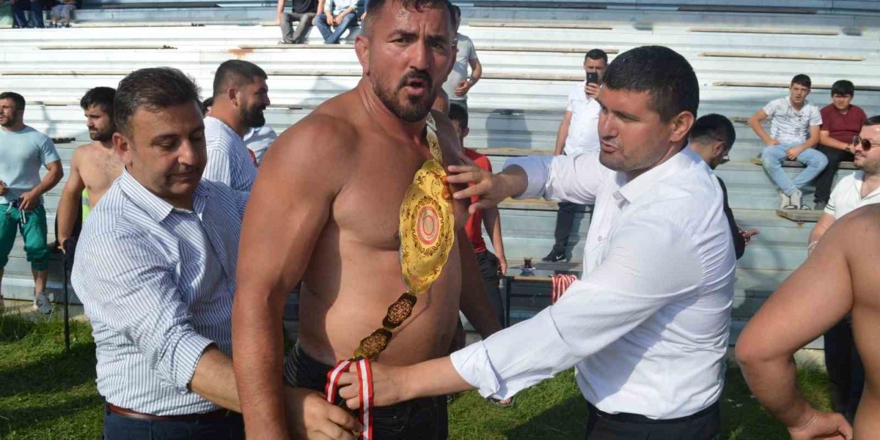 Bafra Bengü Güreşleri’nde Başpehlivan Fatih Kambur oldu