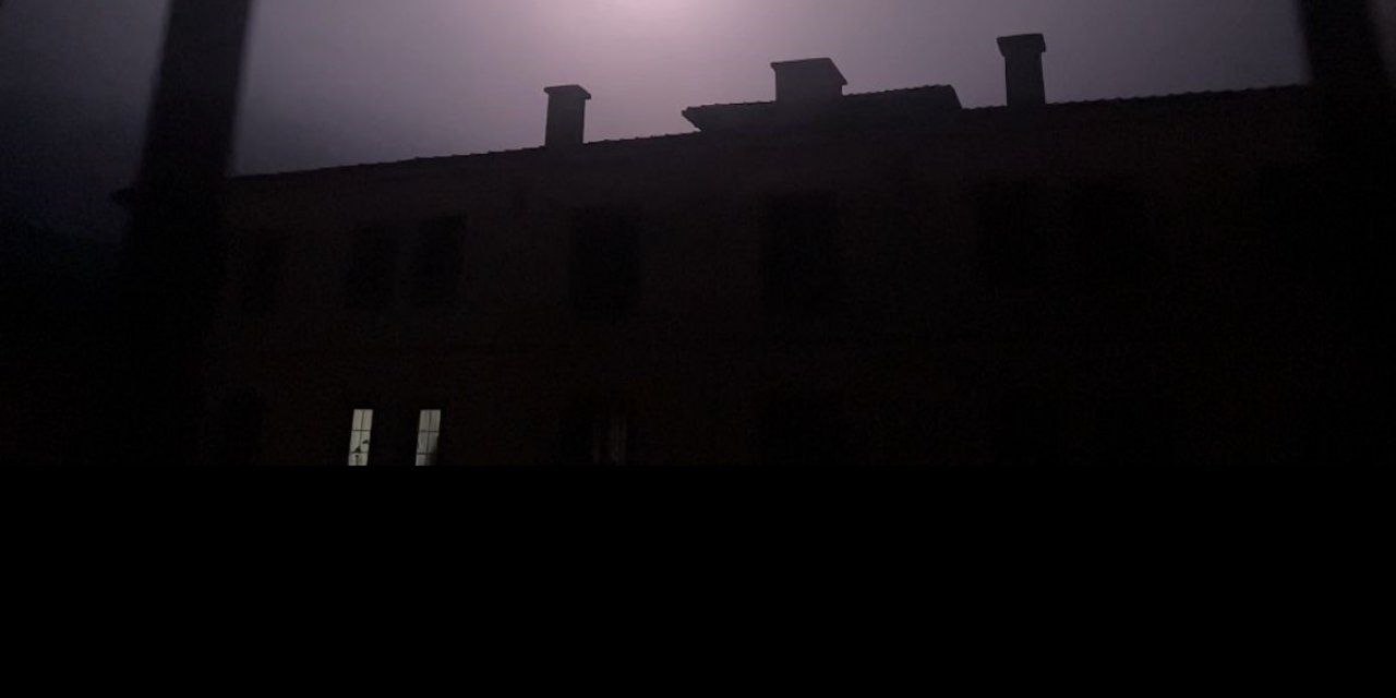 Zonguldak’ta şimşekler geceyi aydınlattı