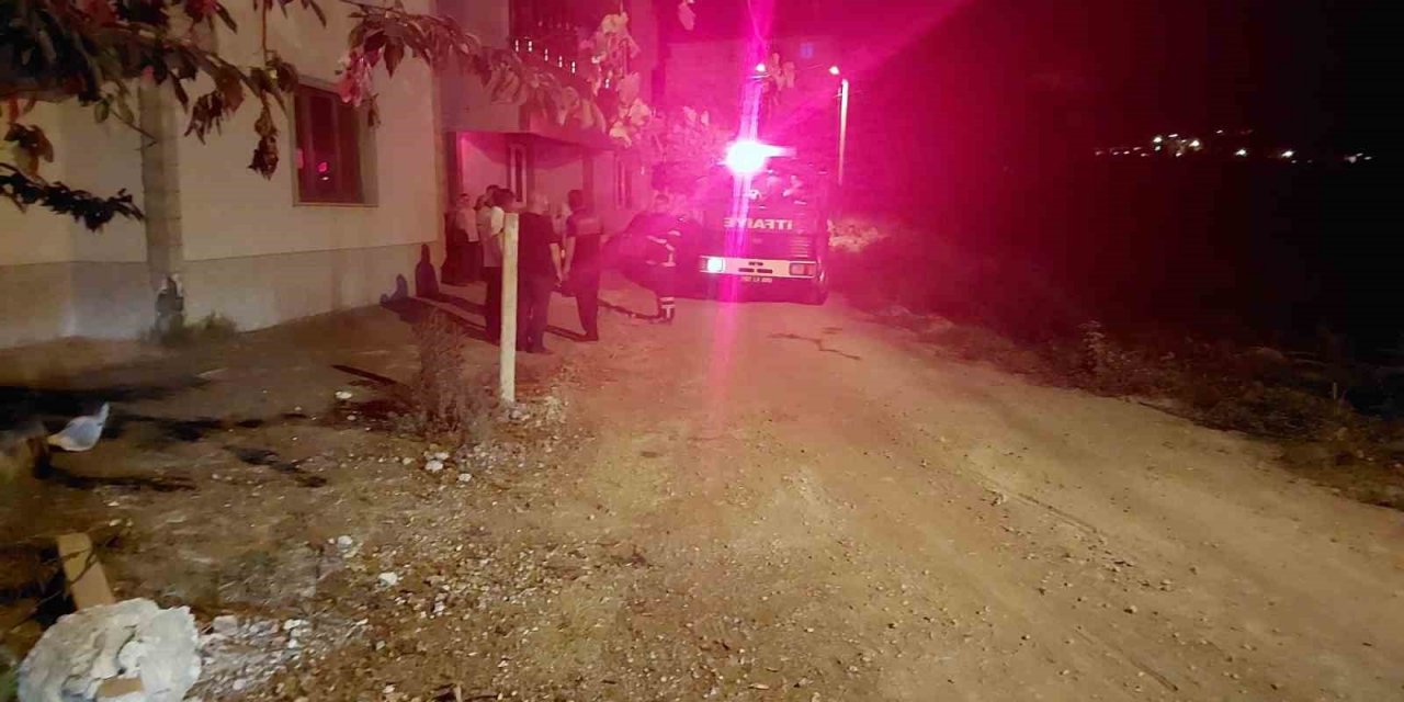 Peçeteler alev aldı, evde yangın çıktı