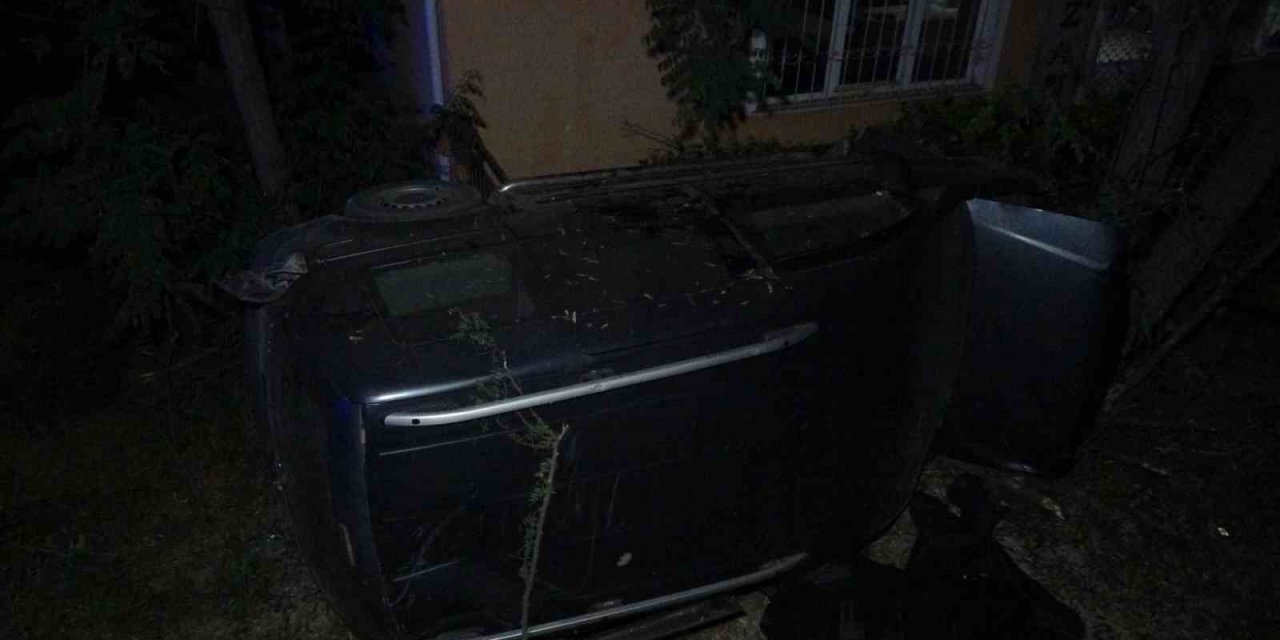 Burdur’da kontrolden çıkan otomobil şarampole uçarak ağaca çarptı: 1 ölü