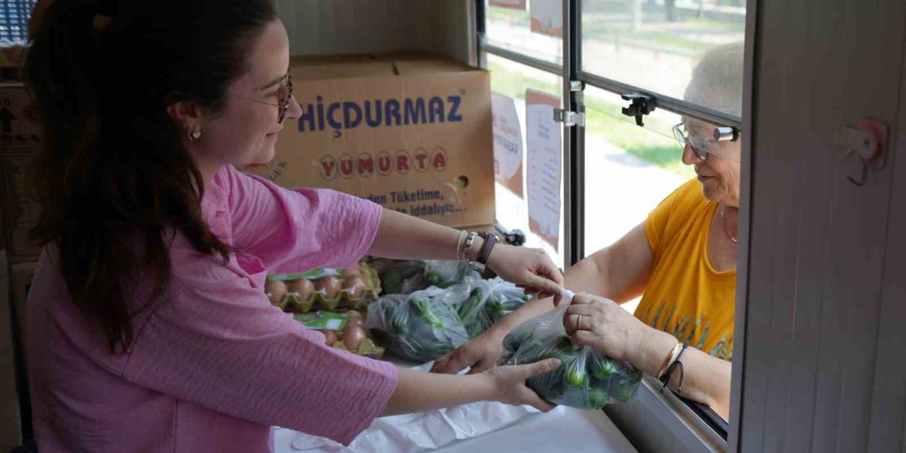 Gemlik Belediyesi kendi seralarında üretiyor, yarı fiyatına satıyor
