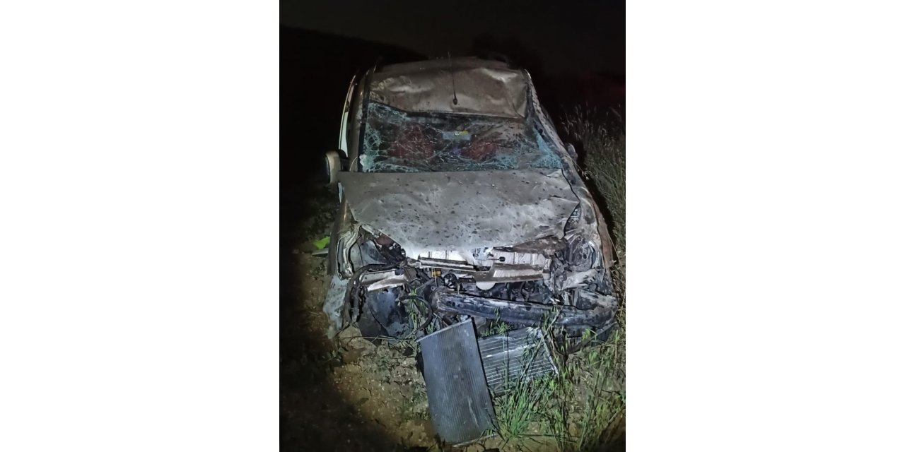 Hafif ticari araç şarampole yuvarlandı: 1 yaralı