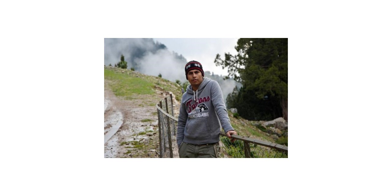 Otomobil ile hafif ticari aracın çarpıştığı kazada 1 kişi hayatını kaybetti, 4 kişi yaralandı