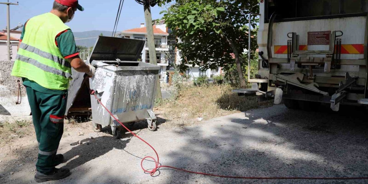 Menteşe’de çöp konteynerleri temizleniyor